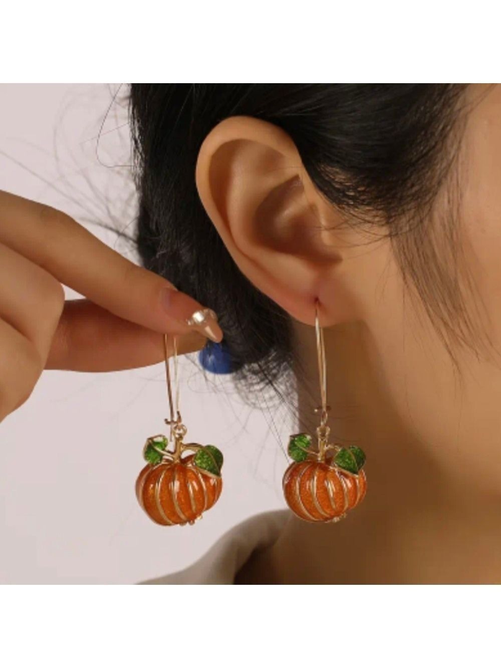 🎃🖤 Vintage look Gold and Green Pumpkin Earrings - Picture 5 of 5
